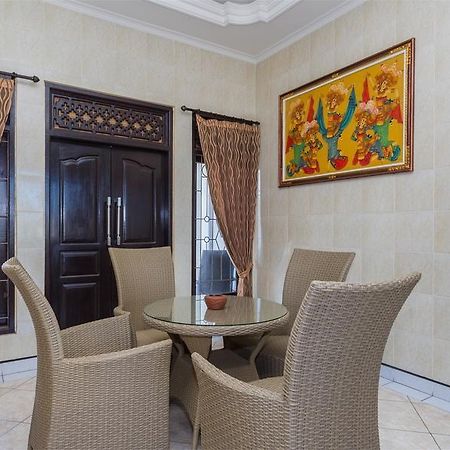 Denays House Hotel Jimbaran Екстериор снимка