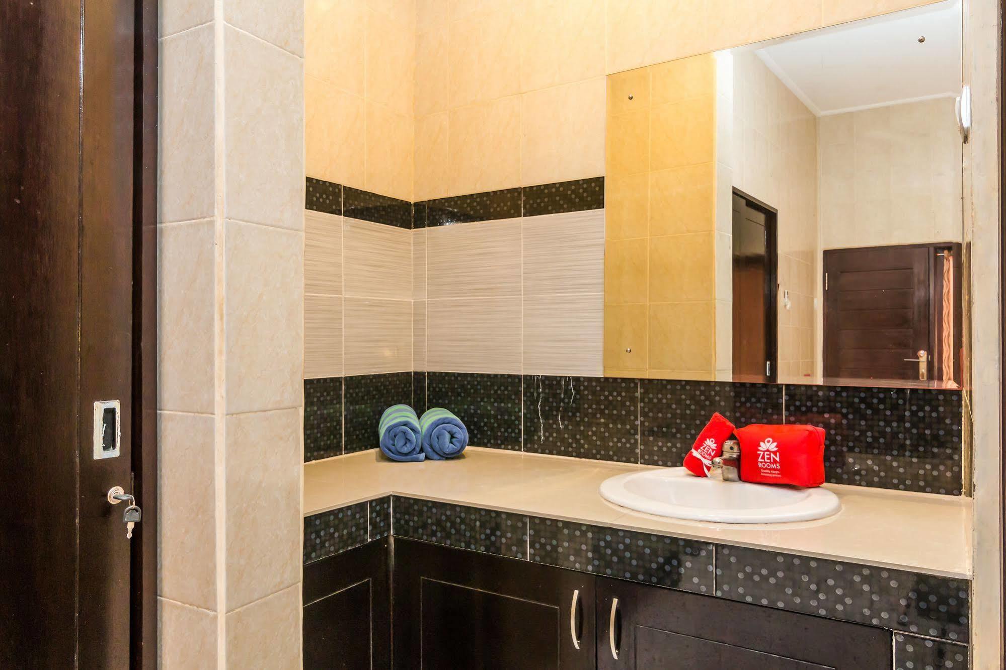 Denays House Hotel Jimbaran Екстериор снимка
